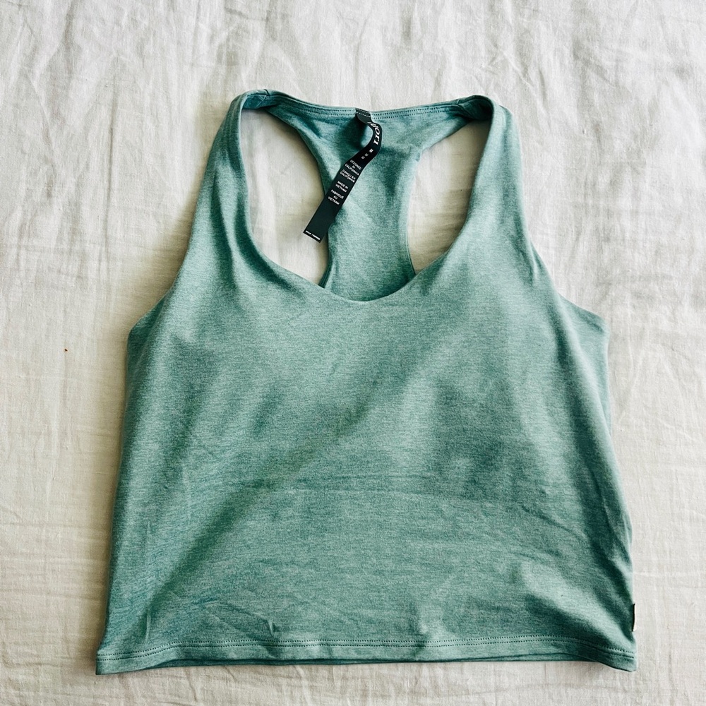 Vuori Halo Performance Crop Tank 2.0.